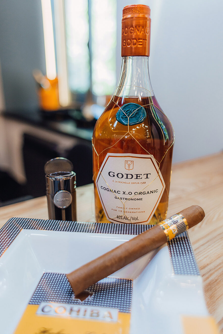 Коньяк Godet XO и кубинские сигары Cohiba